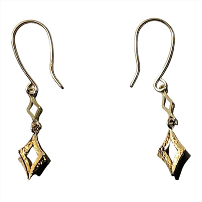 10kt Gold drop earrings diamond shaped