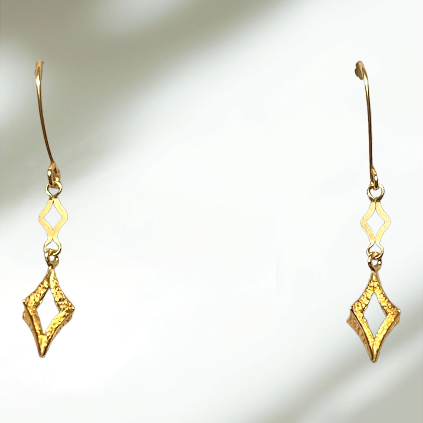 10kt Gold drop earrings diamond shaped